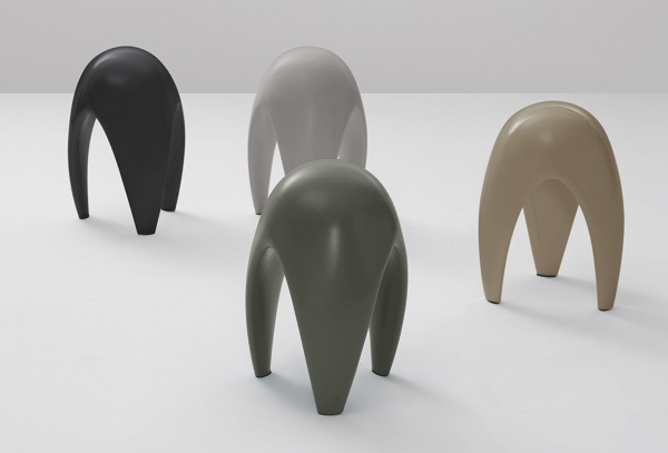 Forme inedite per lo sgabello in ceramica by Kerasan