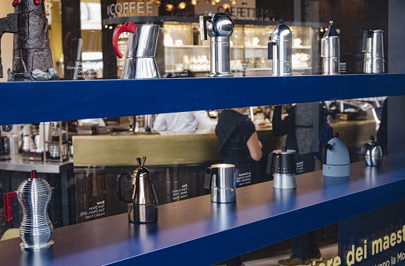 Lavazza celebra la Moka con 24 modelli firmati