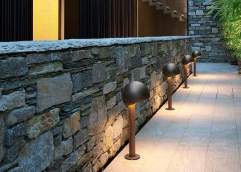 Oluce illumina l’outdoor con Otto e Lyndon