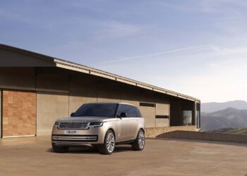 Nuova Range Rover, il Suv di lusso che riscrive 50 anni di storia