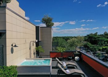 Divina SPA, la minipiscina Novellini sul rooftop del Pulitzer a Roma