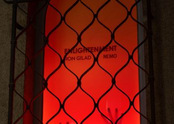 Enlightenment: l’installazione di Ron Gilad + Nemo