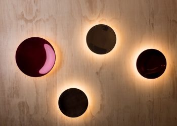 Foscarini, tra collaborazioni storiche e nuove, sperimenta materiali inediti