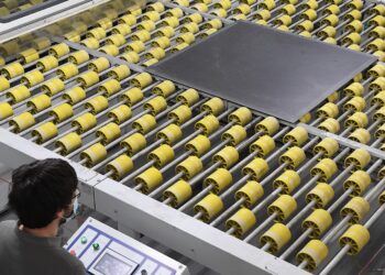 In Italia e in Spagna i distretti ceramici fanno i conti con la domanda in frenata