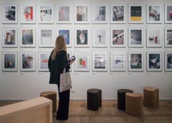 Agape presenta la mostra “In realtà, volevamo fare dell’altro”