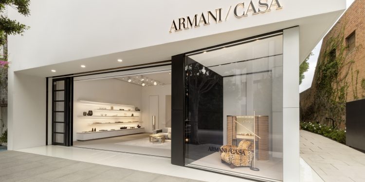 A Los Angeles Armani Casa trasloca in Robertson Boulevard