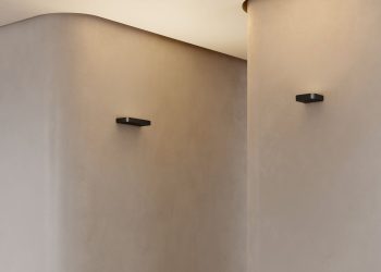 Lodes presenta Shift, la lampada da parete creata con Marco Piva