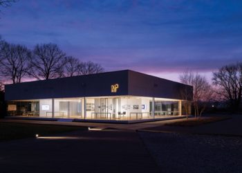 Molteni&C rinnova il museo con una mostra sulla grafica in 2D