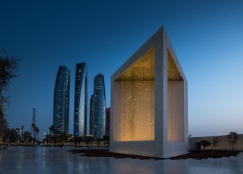 Luce senza scosse e per il futuro si guarda verso i mercati globali