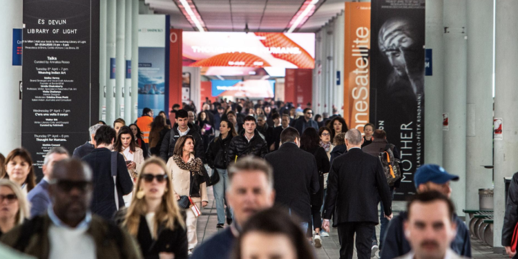 Il Salone del Mobile chiude con 302 mila visitatori