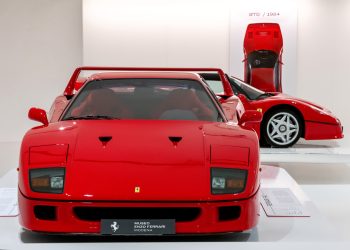 Il Museo Enzo Ferrari espone le Supercars: viaggio nell’archivio della Casa