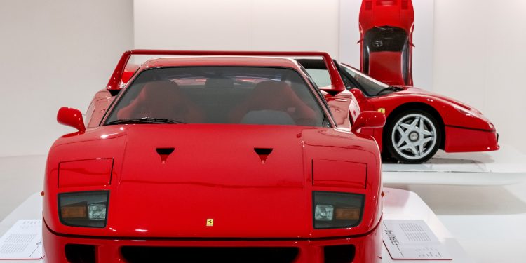 Il Museo Enzo Ferrari espone le Supercars: viaggio nell’archivio della Casa