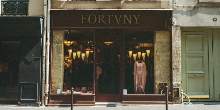 Fortuny si espande con un opening nel cuore della Ville Lumière