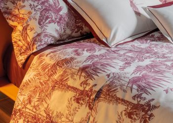 La collezione Jungle Whisper di Fazzini si tinge di burgundy
