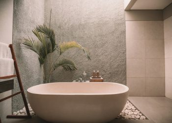 Assobagno, crescono gli acquisti online ma restano centrali gli store