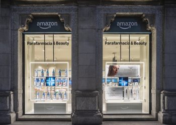 A Milano 967 Arch firma la prima parafarmacia di Amazon