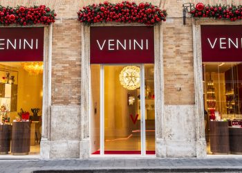 Venini inaugura il suo primo flagship store a Roma