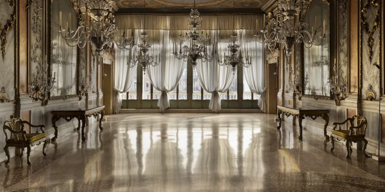 The Only True Protest Is Beauty, a Venezia va in scena la prima exhibition della Fondazione Dries Van Noten