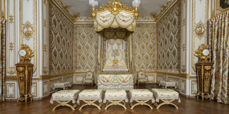 Tassinari & Chatel ricostruisce le sete della camera del re a Versailles