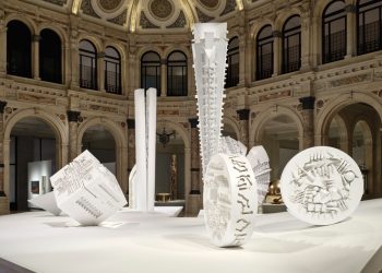 Arnaldo Pomodoro, Milano celebra il centenario con una mostra alle Gallerie d’Italia