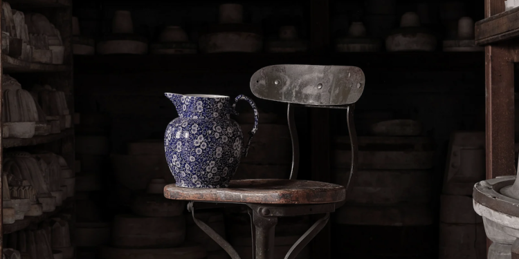 Christopher Bailey rileva le ceramiche inglesi di Burleigh Pottery